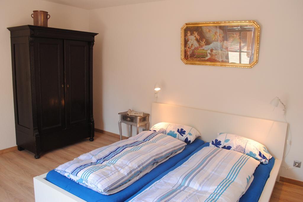 Ferienwohnungen Meerwiefke Leer Habitación foto